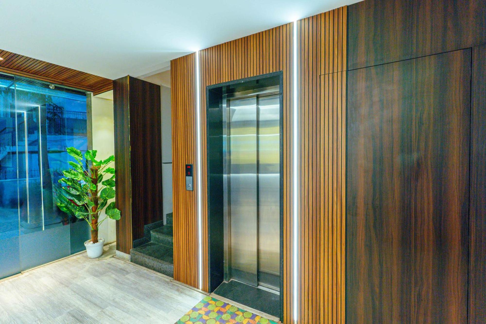 Treebo Elmas Grand Hotell Bangalore Exteriör bild
