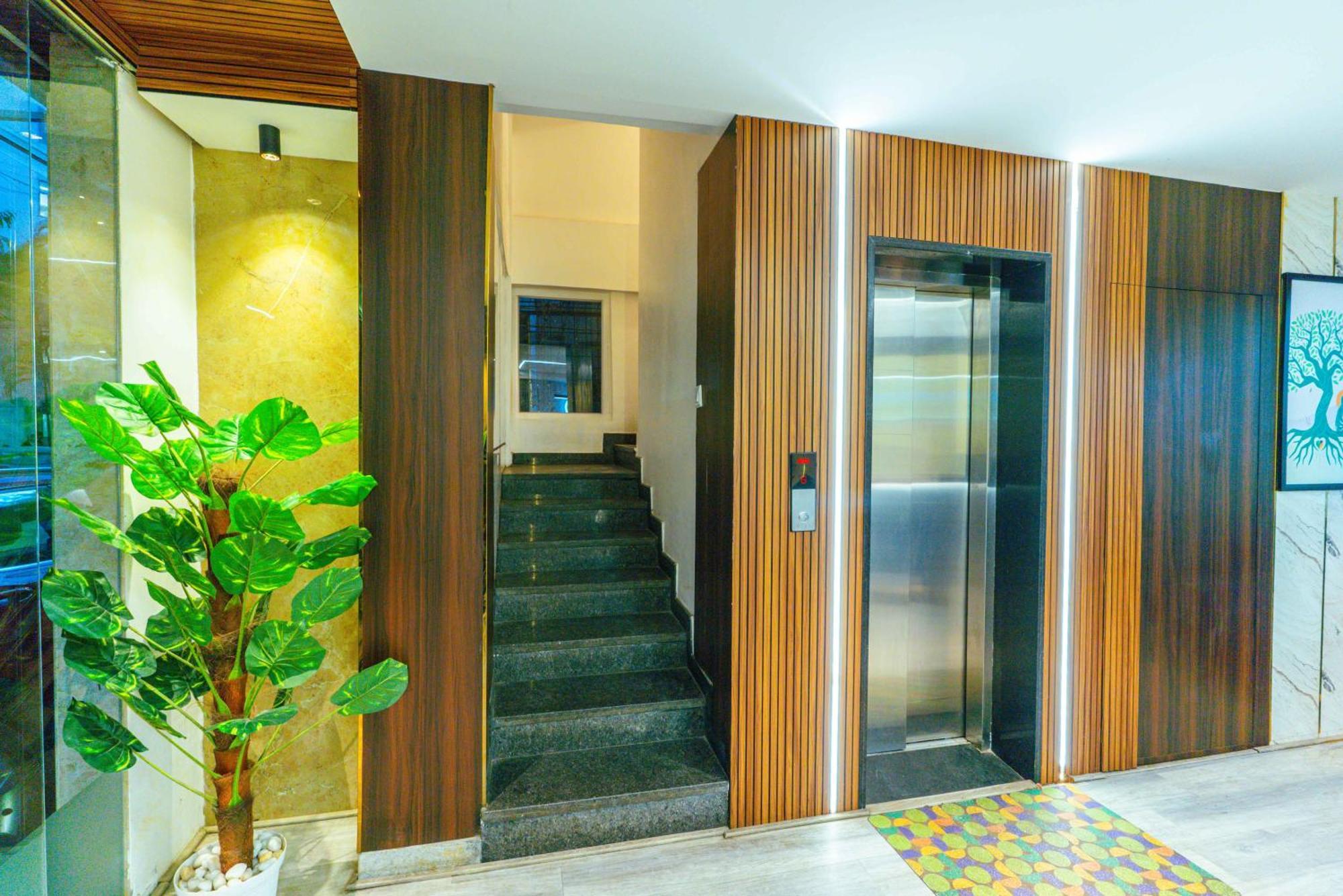 Treebo Elmas Grand Hotell Bangalore Exteriör bild